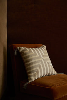 Ionic Stripe – Natural